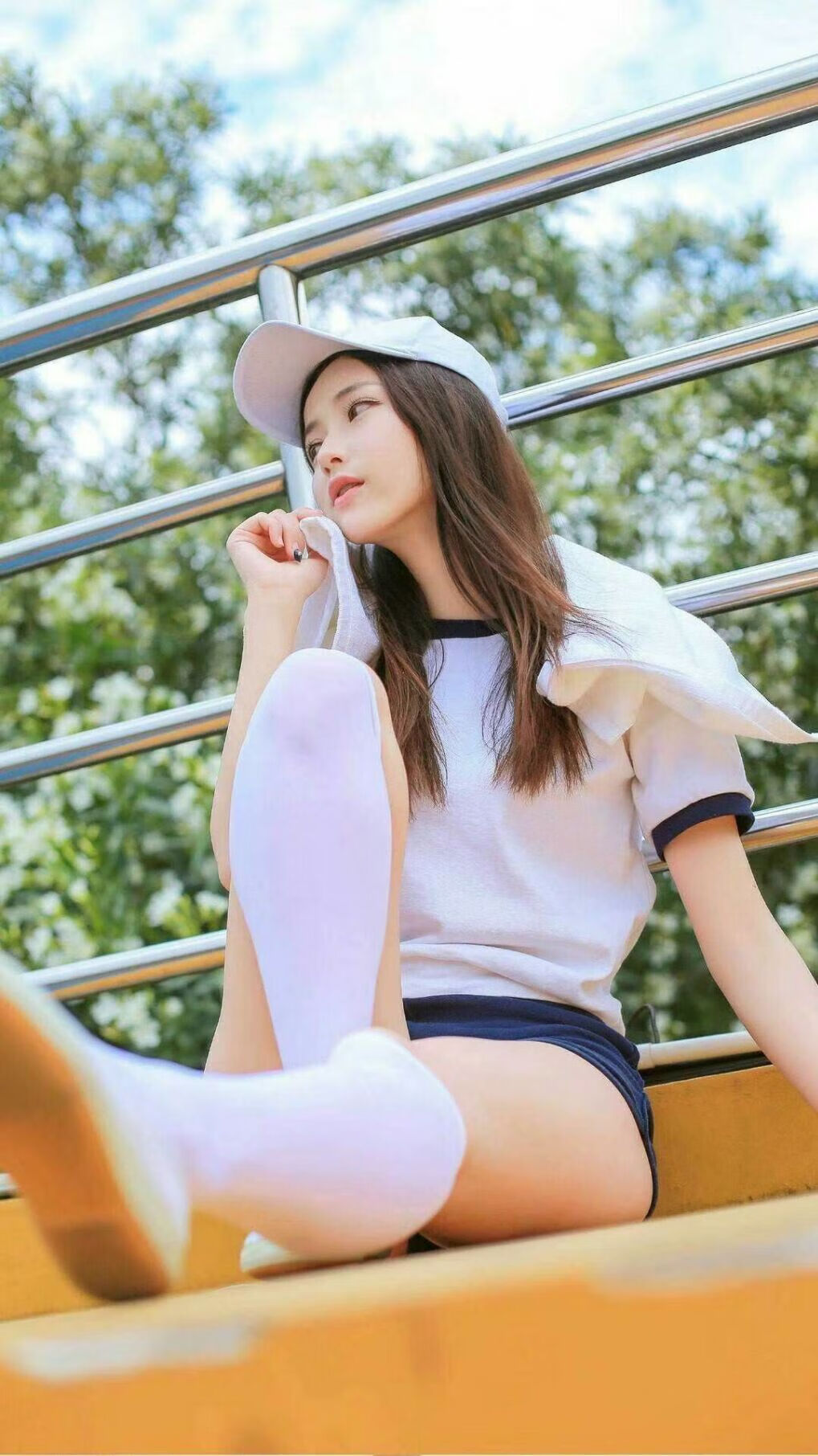 _星空下跑步：在宇宙梦境中驰骋_，星空下奔跑的女孩头像